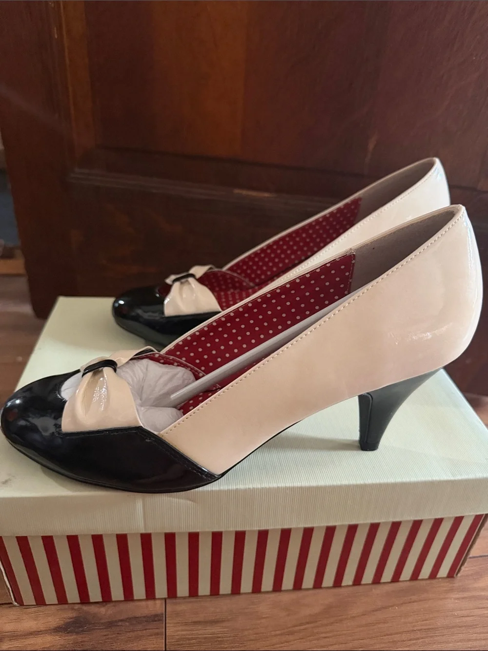 Two-Tone Black and Cream Patent Bow-Trim Heels